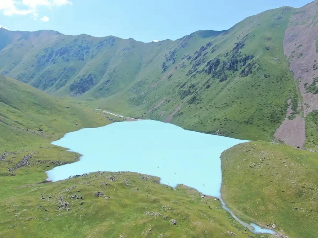 ӨКМ: Көл-Төр көлүнүн жырылып кетүү коркунучу жок