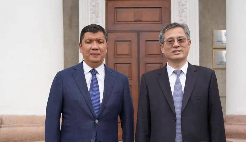 Mayor of Bishkek Meets Xinjiang Delegation to Discuss Bilateral Cooperation