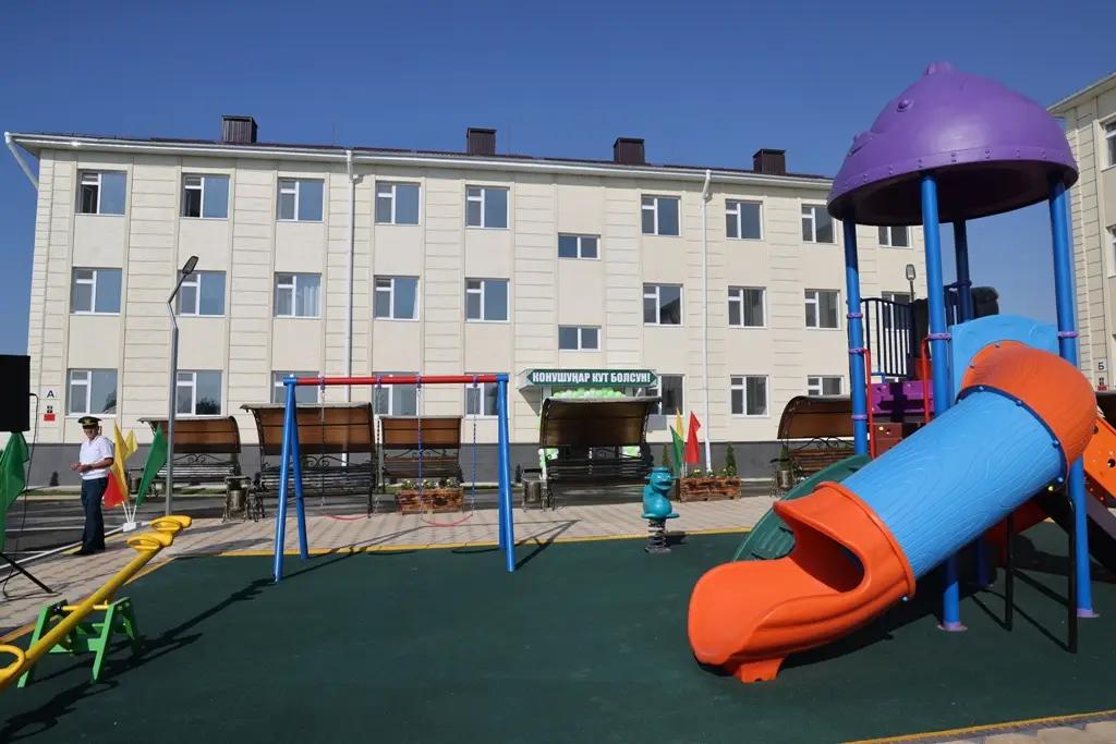 Впервые на Иссык-Куле для пограничников построены два многоквартирных служебных дома