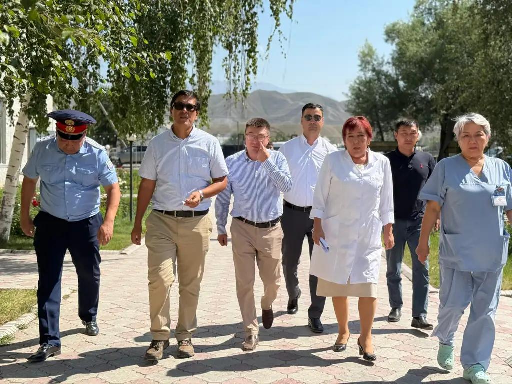 Эдиль Байсалов осмотрел соцобъекты в Джалал-Абадской области