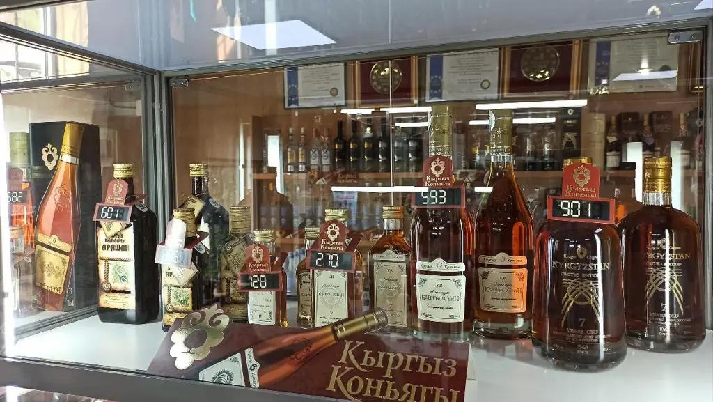 Продукцию «Кыргыз Коньягы» и «Абдыш-Аты» представили делегатам из китайского Чунцин