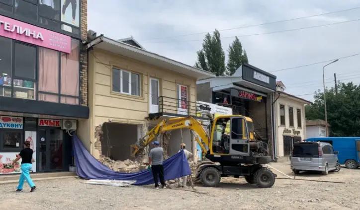 В Ала-Букинском районе сносят незаконные постройки