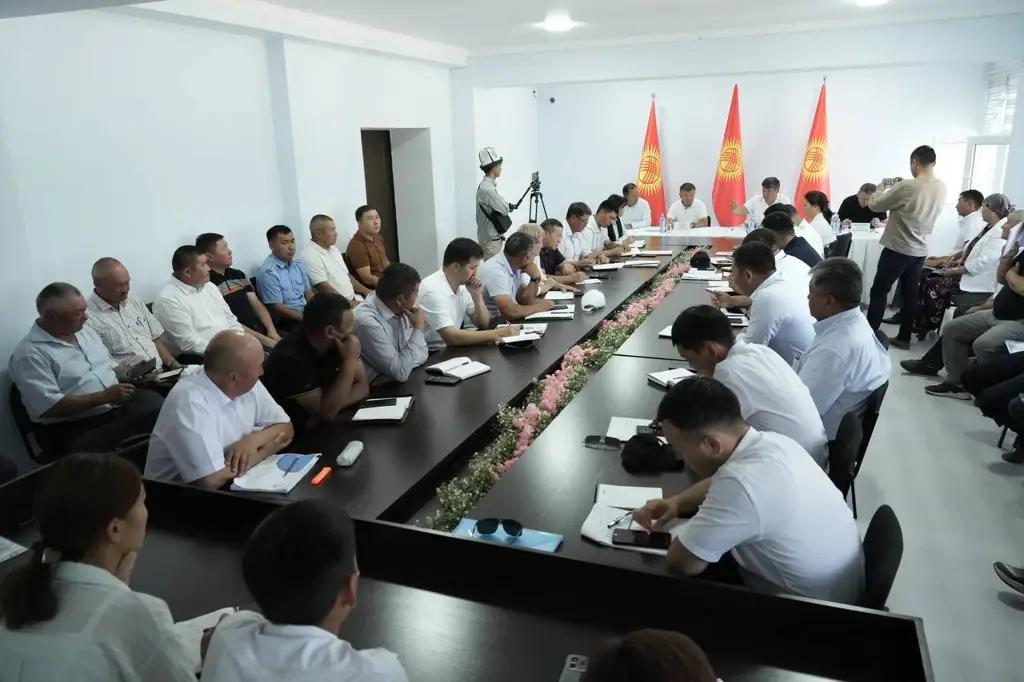 Зампред кабмина Бакыт Торобаев обсудил развитие Ак-Суйского района до 2030 года в рамках национальной программы