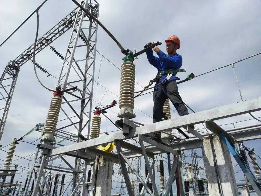 НЭСК усиливает энергосети Иссык-Куля на время сезона