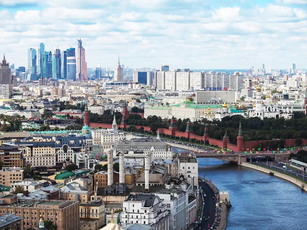 Сколько стоит доллар в комбанках Москвы: курсы на 29 июля