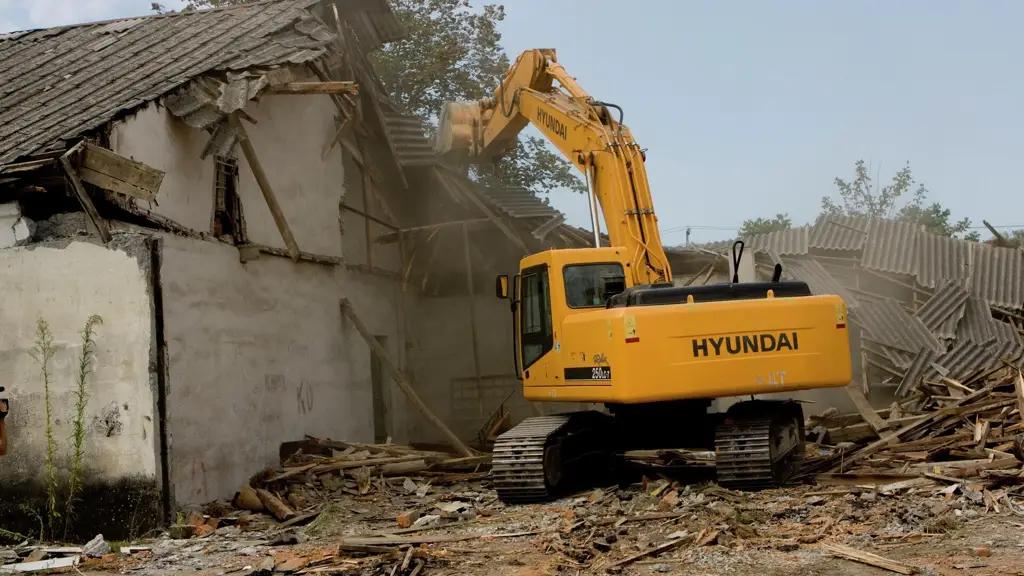 Illegal buildings belonging to former deputies and speakers of the ZhK are being demolished in Osh