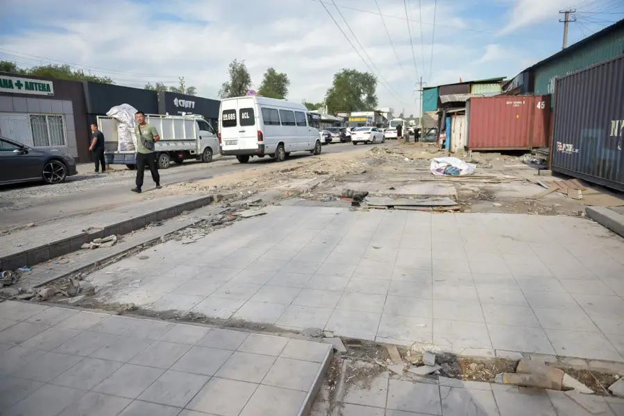 В Бишкеке проверили, как на «Дордое» и Ошском рынке соблюдают правила благоустройства