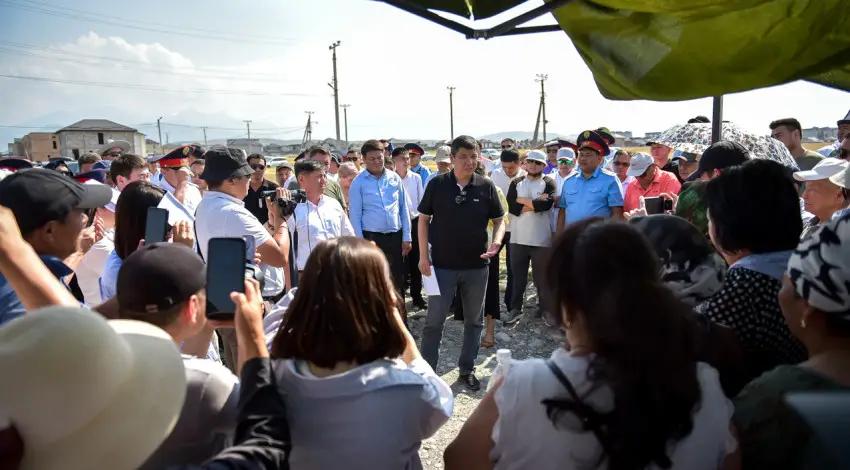 The city council is allocating land and apartments to those who lost their homes due to demolition