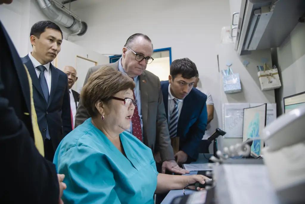 Более 20 тысяч человек в учреждениях здравоохранения и соцзащиты получат продукты питания