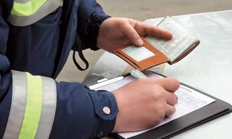 Унаасына жасалма номур таккан айдоочуга 20 миң сом айып салынды