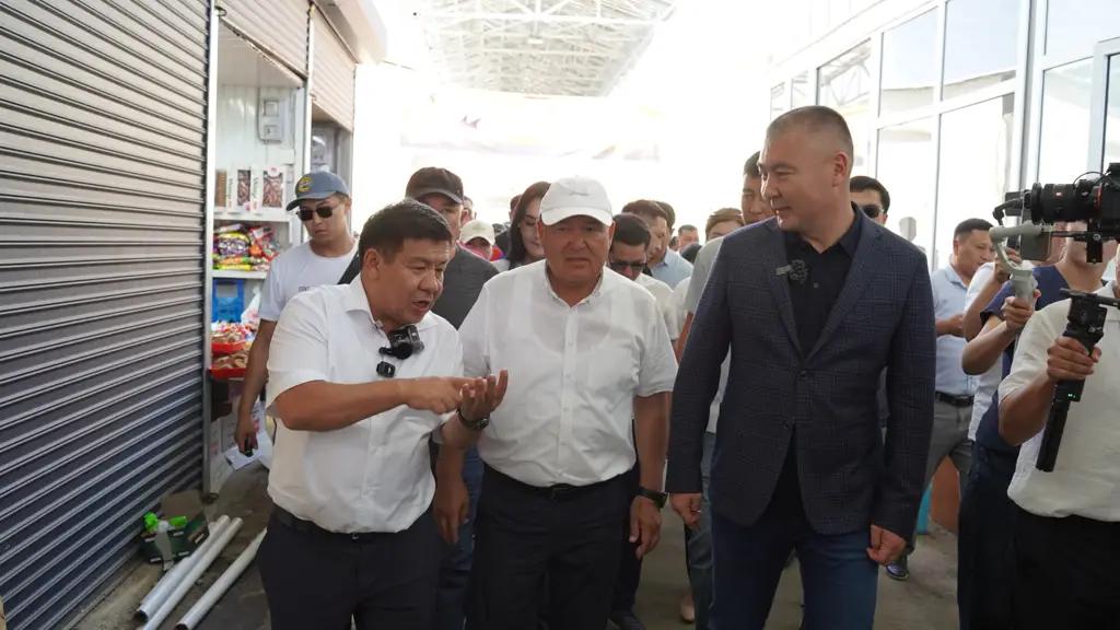На рынке в Оше проверили акцизные марки на товарах