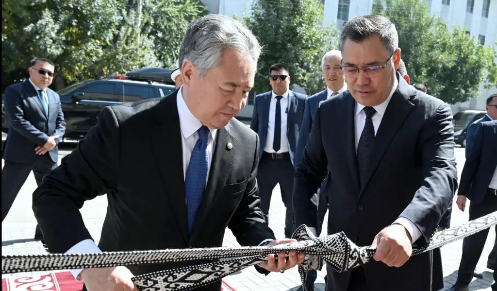Президент открыл новое здание представительства МИД в трех областях