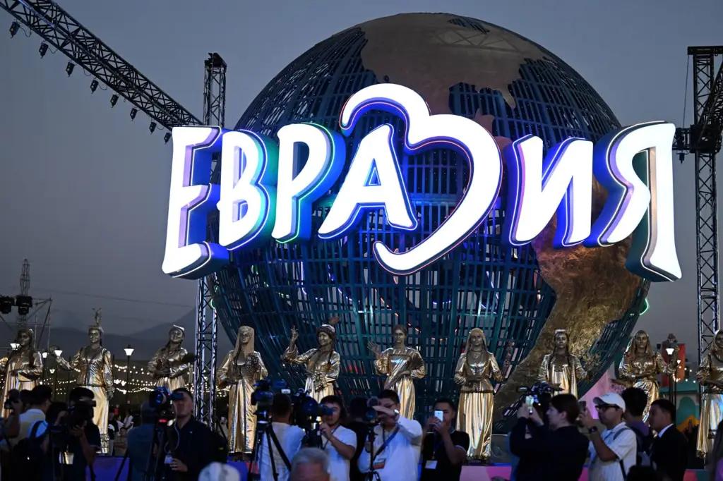 Бишкекте “Евразия” акысыз оюн-зоок паркы ачылды