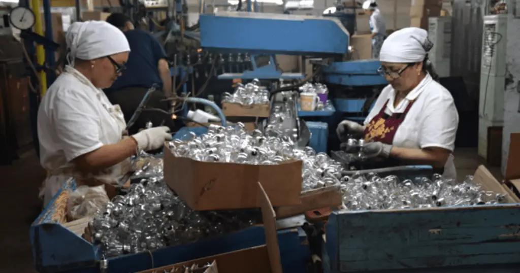 На ламповом заводе в Майлуу-Суу планируют увеличить выпуск и расширить линейку товаров