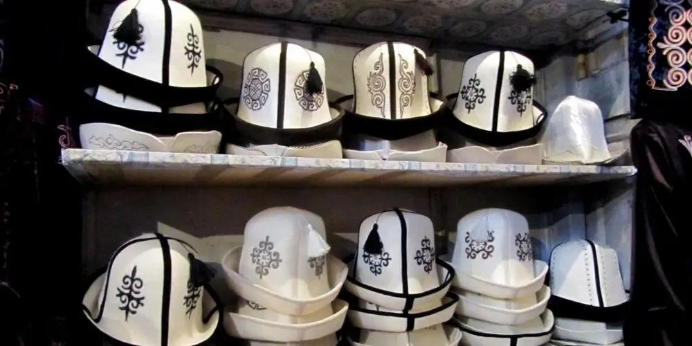 Сувениры теряют популярность, но спрос на юрты, ковры и калпаки растет