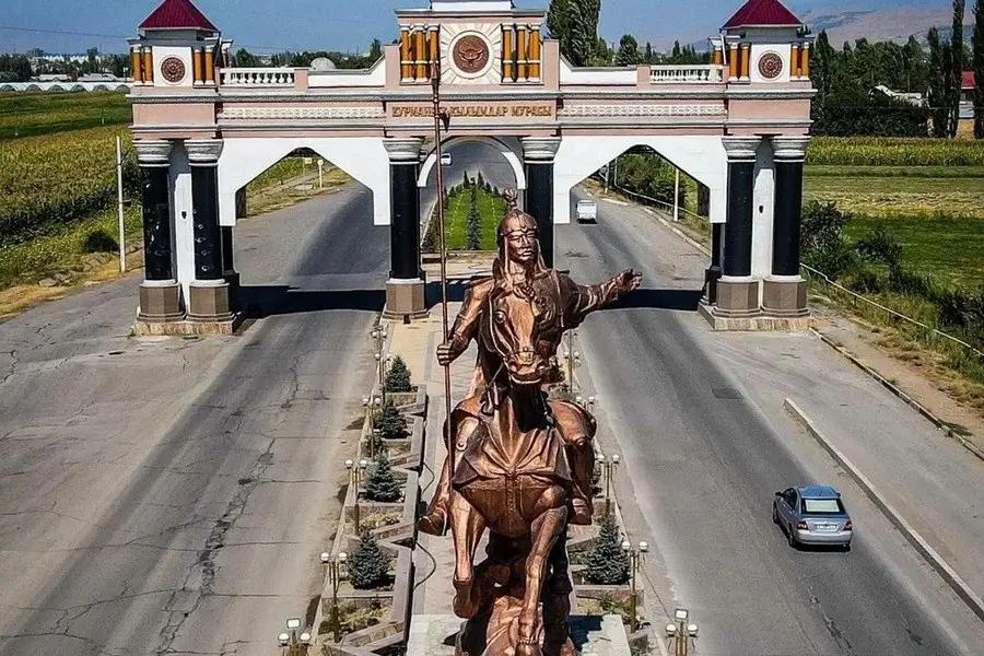 Жители Джалал-Абада поддержали переименование города в Манас