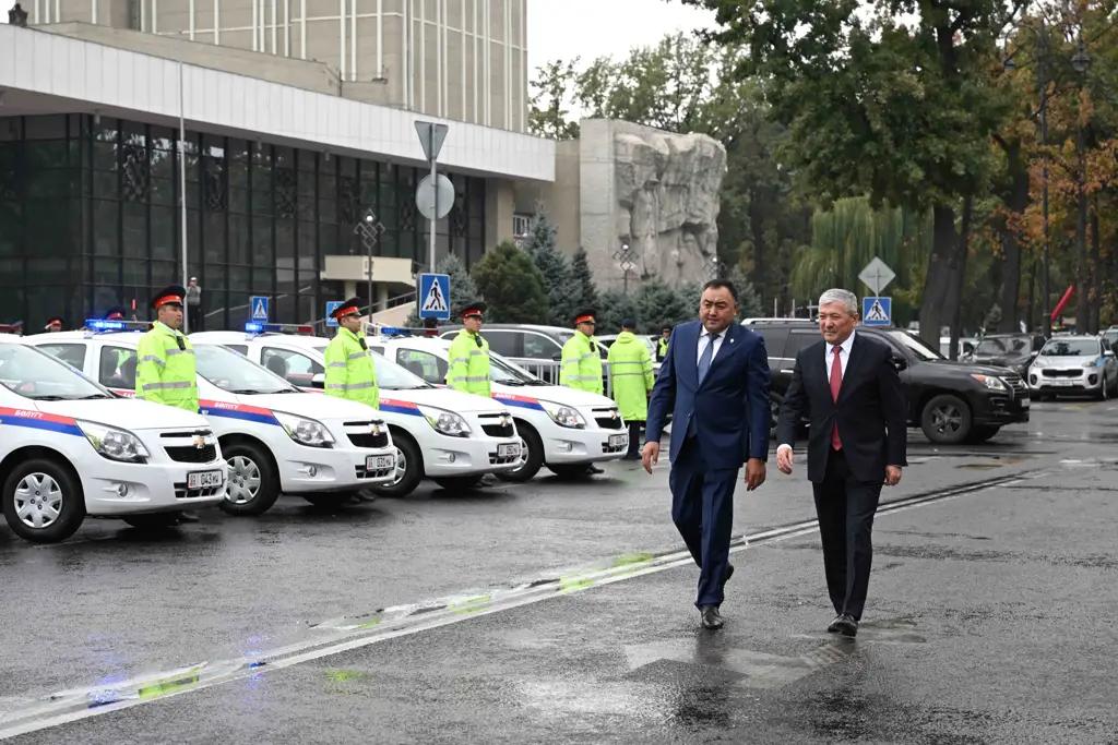 Сотрудникам ГУОБДД передали ключи от 150 автомобилей