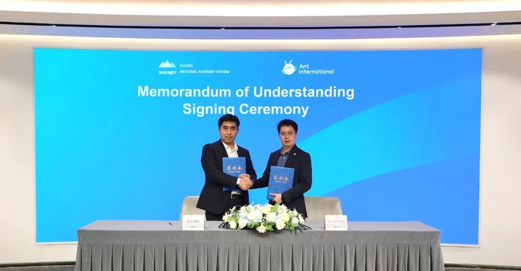 Платежные системы КР и КНР договорились о взаимном приеме QR- платежей