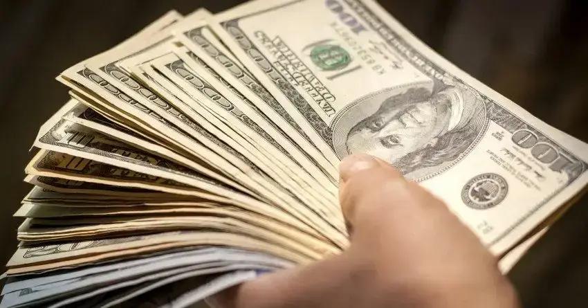 Investors are investing more in the public sector