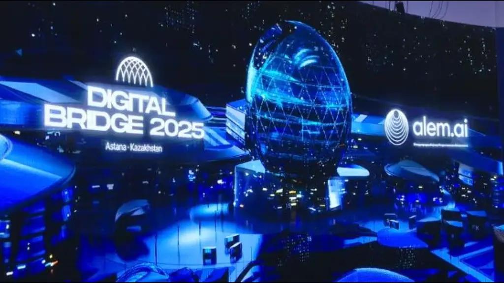 Азамат Жамангулов принимает участие в VI Международном форуме Digital Bridge 2025