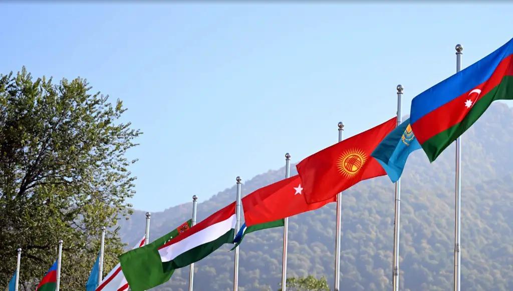 Президент Садыр Жапаров участвует в саммите глав государств ОТГ в городе Габала