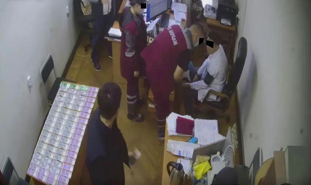 KGMA lecturer detained while receiving a bribe of 150,000 KGS