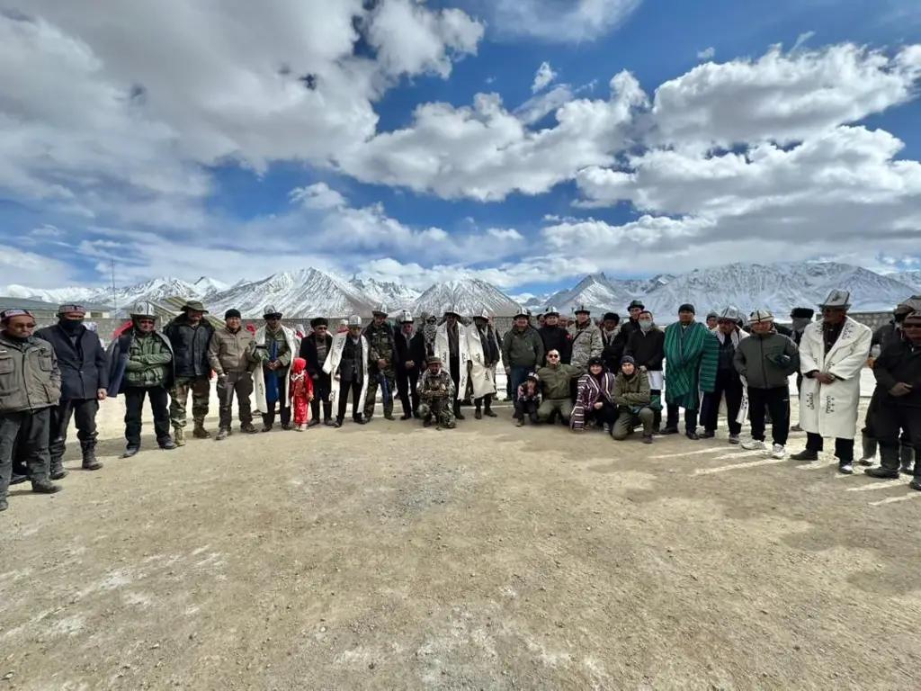 Минтруда доставило гуманитарную помощь этническим кыргызам на Памире