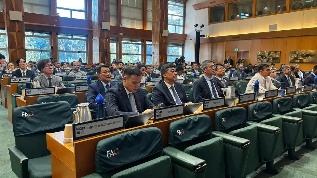 Кыргызстану необходимо $1.2 млрд для обеспечения населения питьевой водой — Торобаев