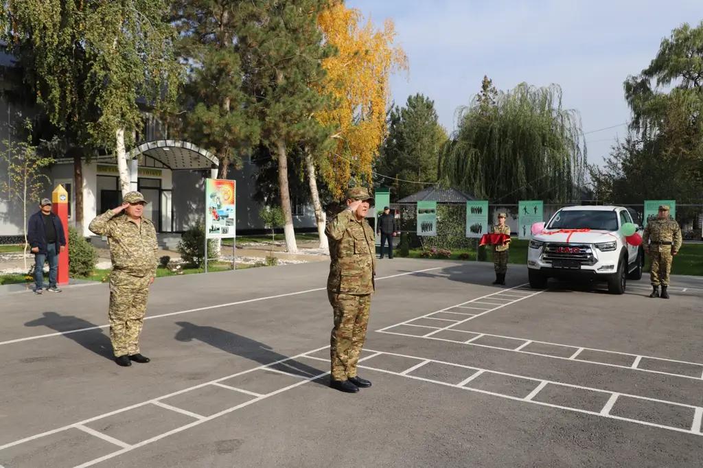 Employees of the Kemin border guard post were given a service vehicle
