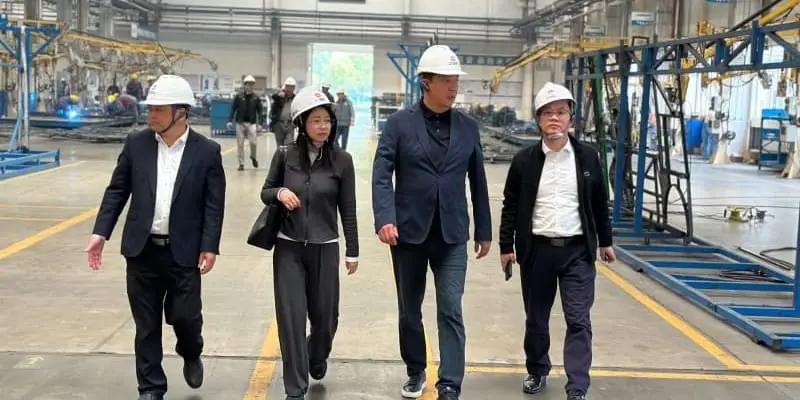 Мэр Бишкека в Китае обсудил поставку новых автобусов для столицы