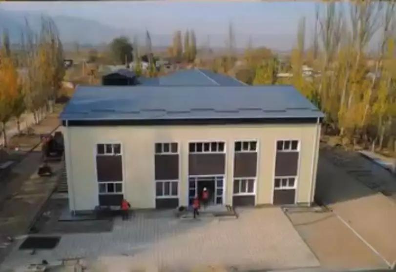 В селе Сын-Таш строят спортзал за 64 млн сомов