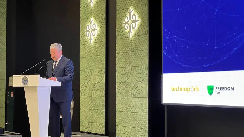 Кыргызстан готовит новую программу по развитию e—commerce до 2030 года