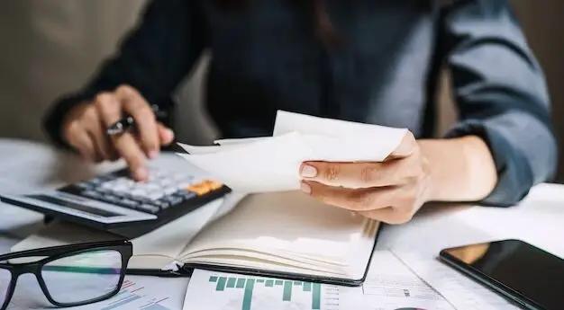 Сколько составит средняя зарплата для расчета налогов в 2026 году?