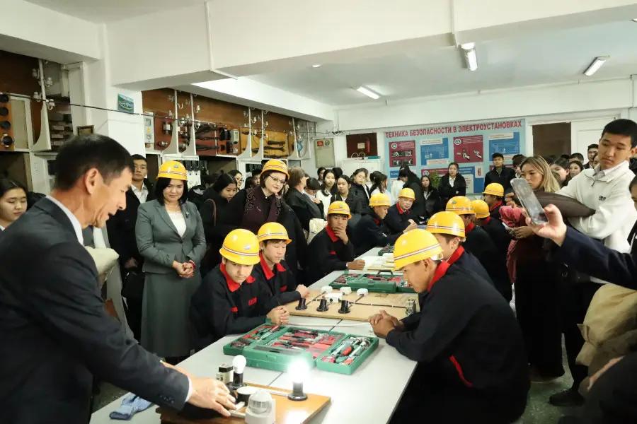 Бишкекские школьники смогут получать практические навыки в профессиональных лицеях