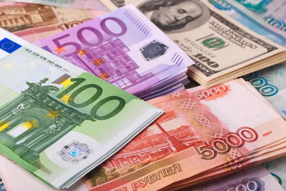 The dollar remains unchanged, while the rouble and euro have fallen slightly