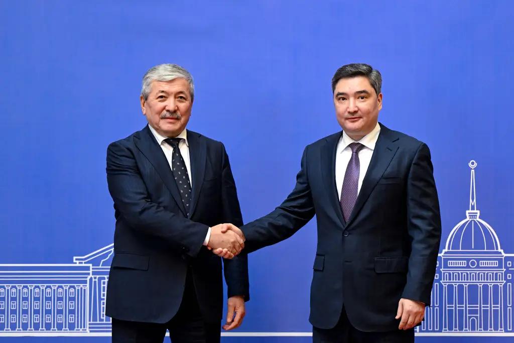 Кыргызстан менен Казакстан суу-энергетика маселесин талкуулады