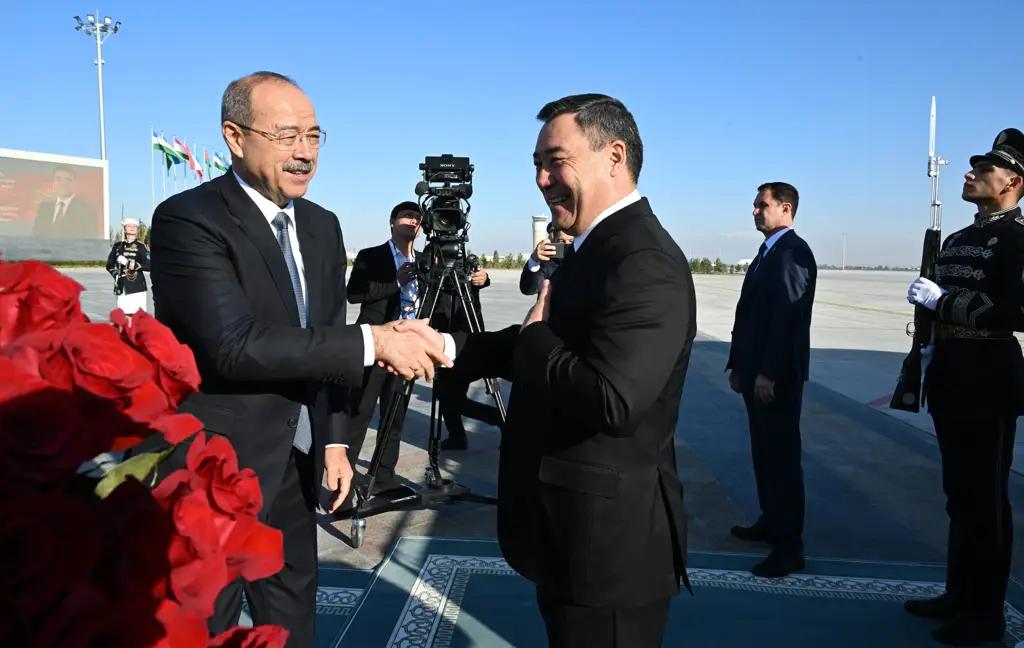 Садыр Жапаров с рабочим визитом прибыл в Узбекистан