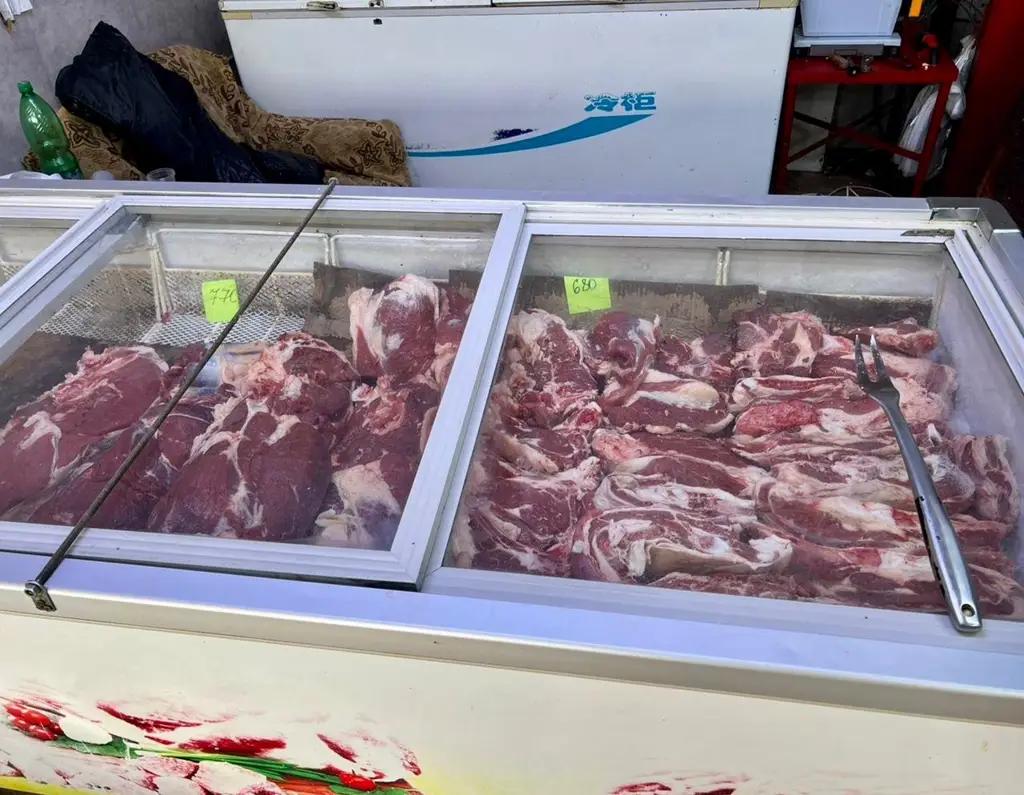 ГКНБ напомнил продавцам мяса о соблюдении госцены