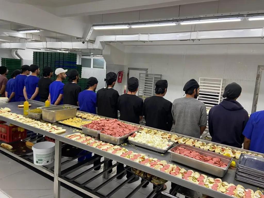 Сендвичи от «КАВиКЕВ» готовили в антисанитарии — ГКНБ задержал руководителя