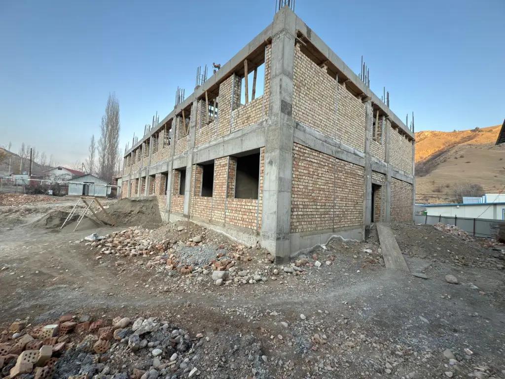 Аксы районунун Жылгын айылында 80 млн сомго мектеп курулууда