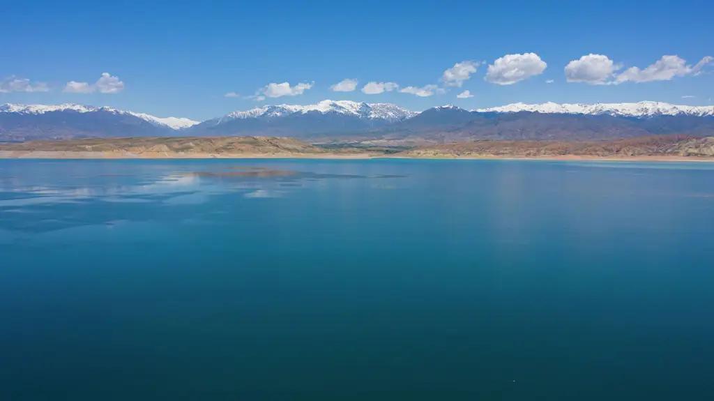 Кыргызстан кышында Казакстан менен Өзбекстандан электр энергия алып, жайкыга суу топтоп берет