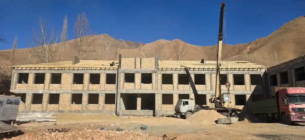 Алай районунун Кең-Жылга айылында 120 млн сомго мектеп курулууда