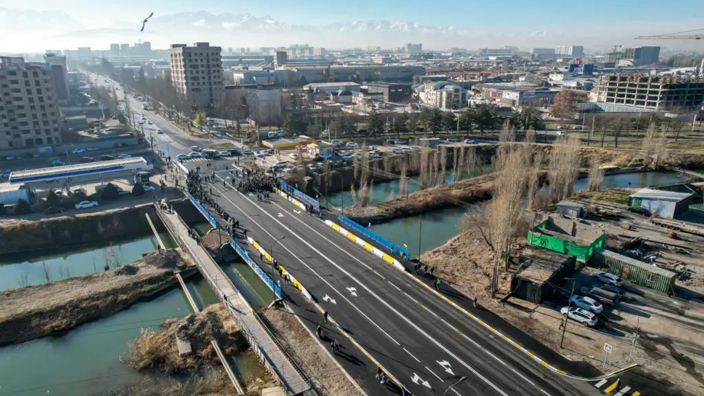Мост на улице Ауэзова досрочно завершен и открыт для движения