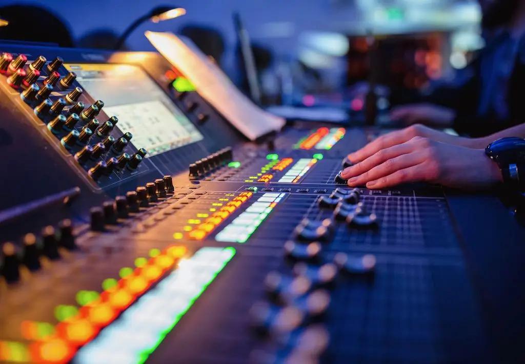 Мэрия Бишкека закупает звуковое оборудование почти за 10 млн сомов