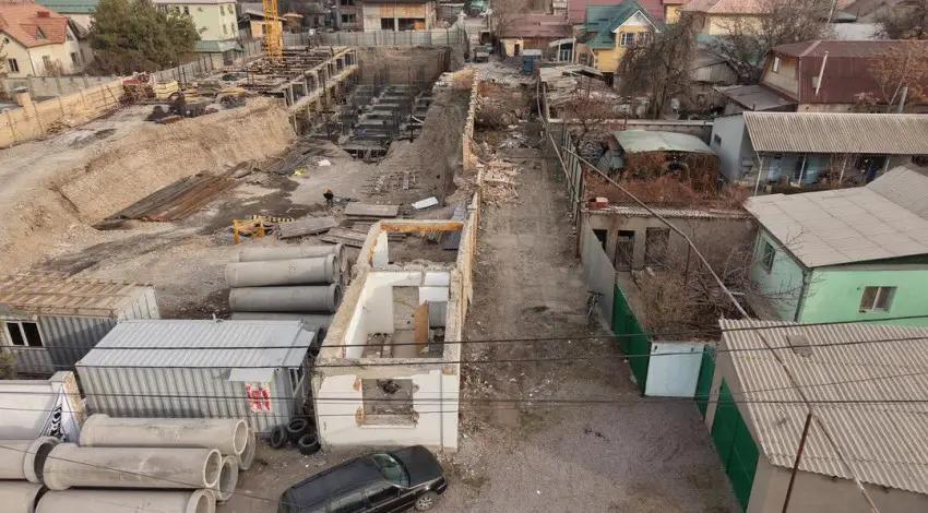 Бишкектин Сибирский көчөсүндө 9 капиталдык курулуш жана 11 тосмо алынды