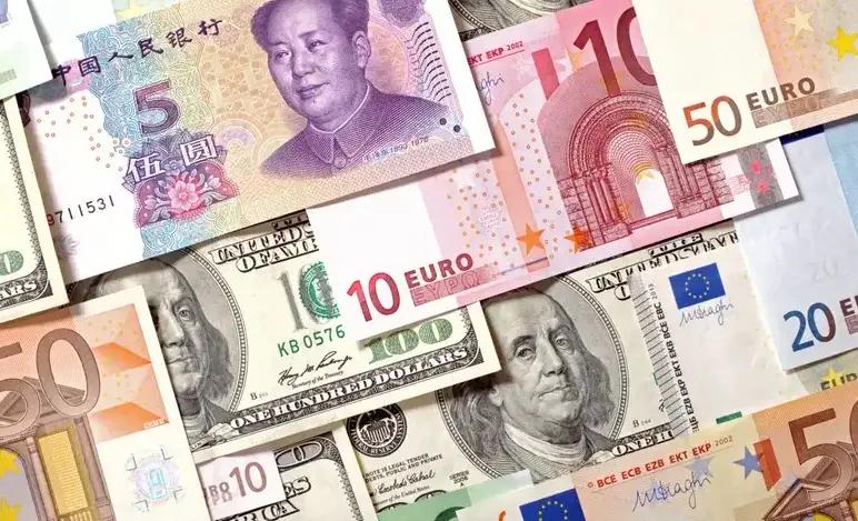 Сом укрепился к юаню и просел к другим основным валютам. Курс НБ КР