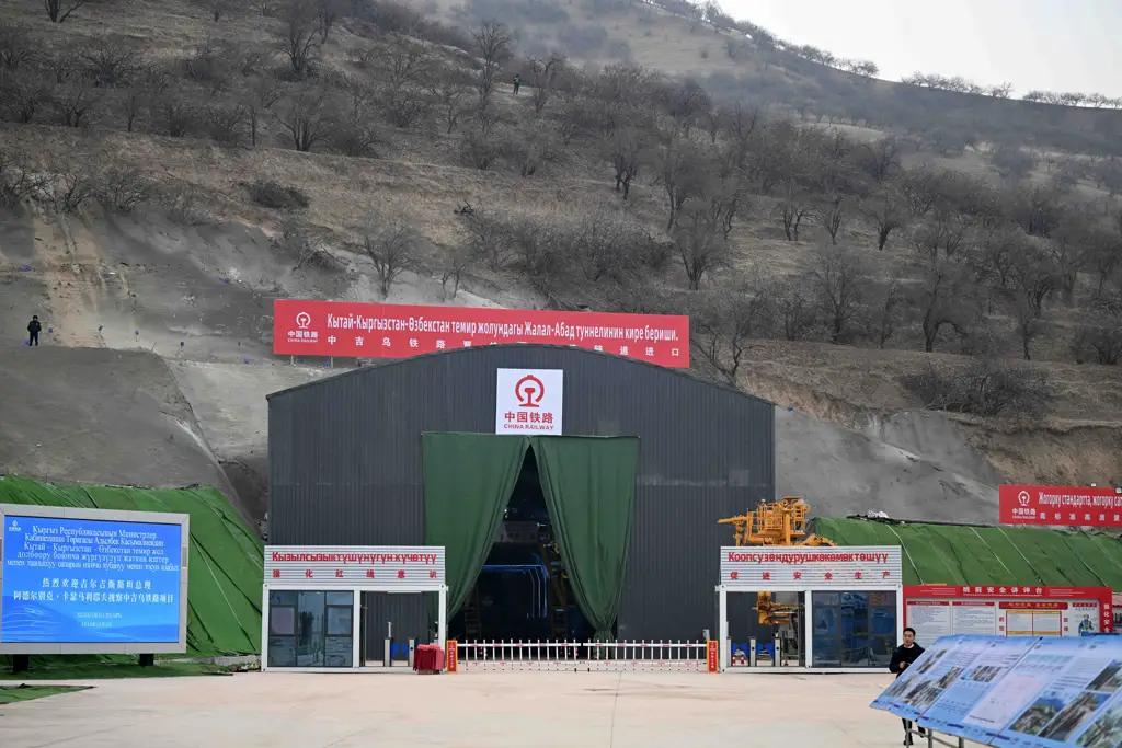 Prime Minister Adylbek Kasymaliyev Reviews Progress of Kyrgyzstan-China-Uzbekistan Railway Tunnel Construction