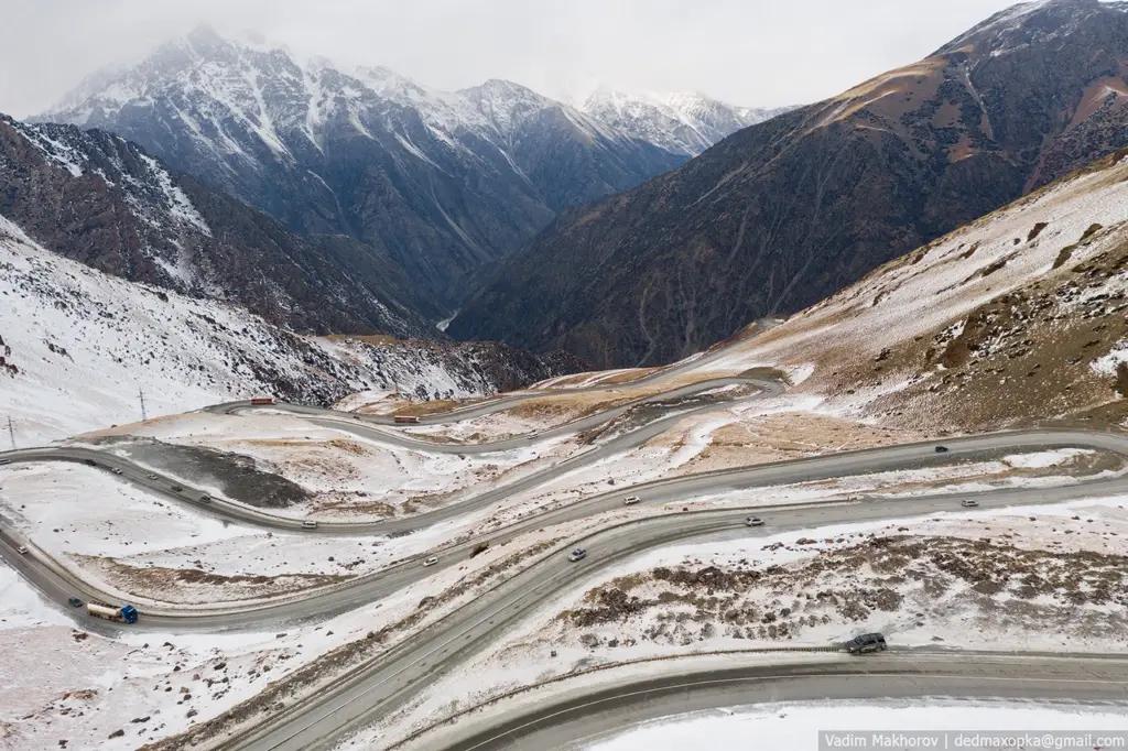 Төө-Ашууда оор жүк ташуучу унааларга убактылуу чектөө киргизилди