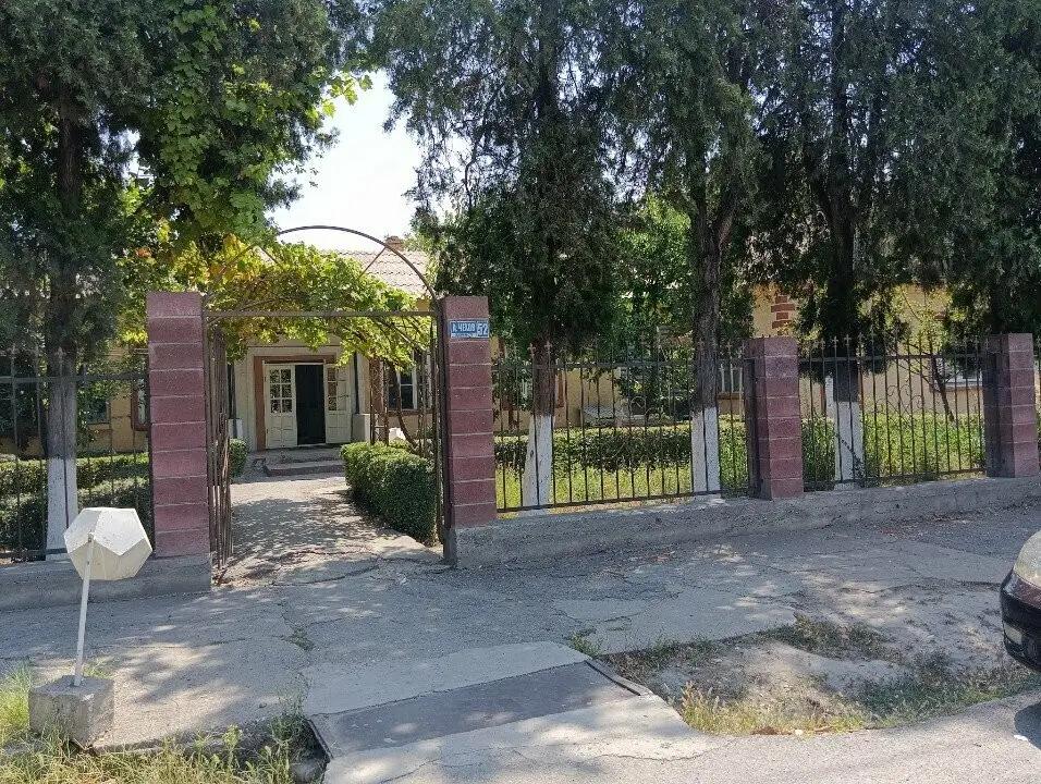 Манаста стоматологиялык поликлиниканын жер тилкеси мамлекетке кайтарылды