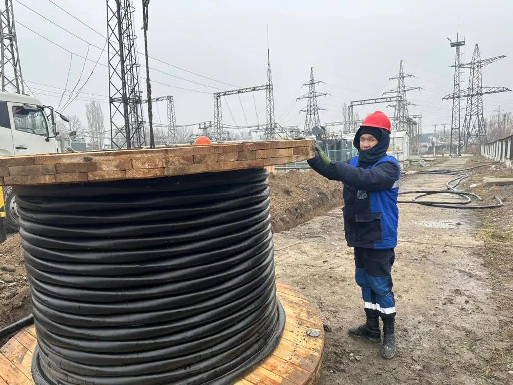 Modern cable power lines have been laid in the Dordoi market